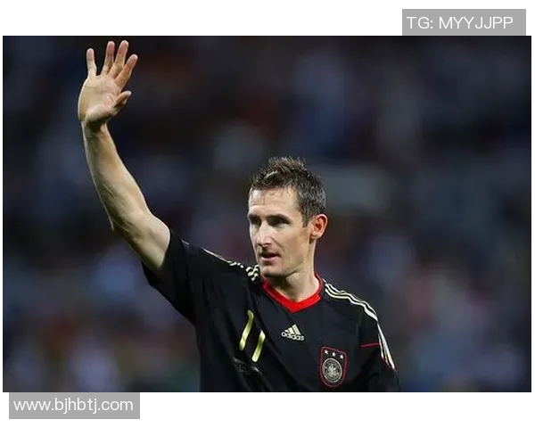 足球明星化身平民英雄勇斗强敌展现真实实力与魅力