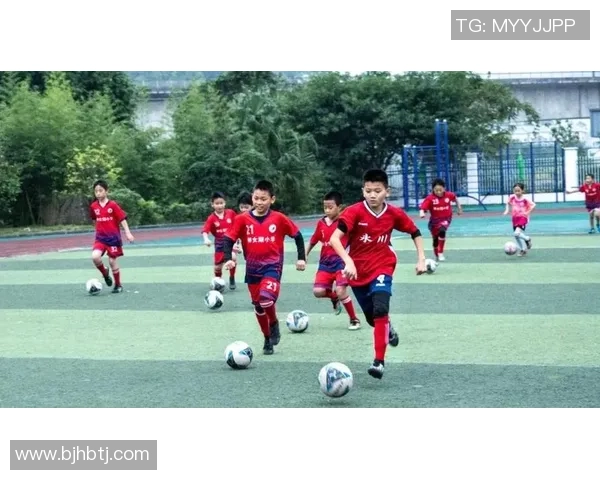 重庆足球队在足球团队协作排行榜中荣获第十名展现出色团队精神与默契配合